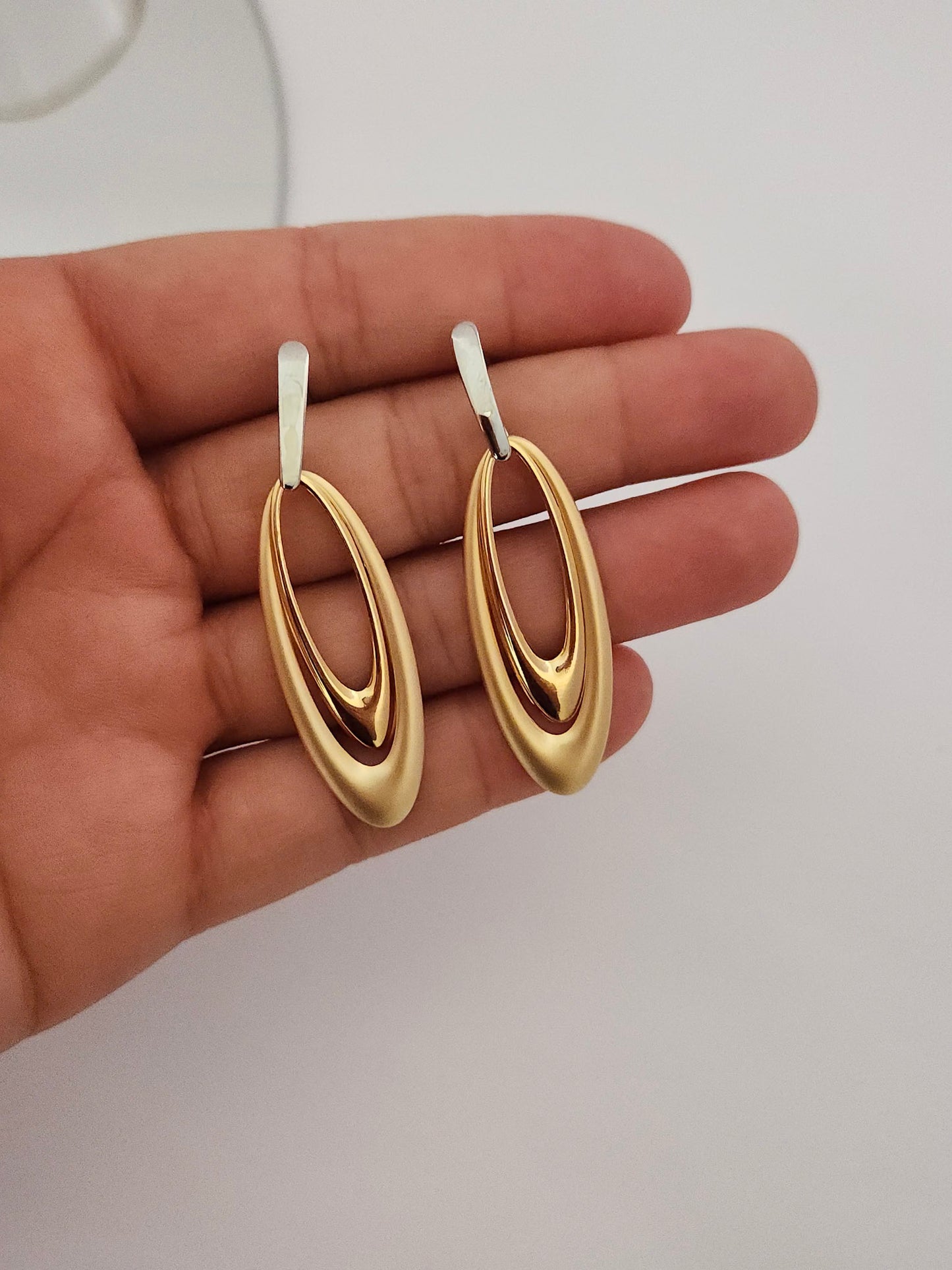 BRINCO OVAL DUPLO VAZADO