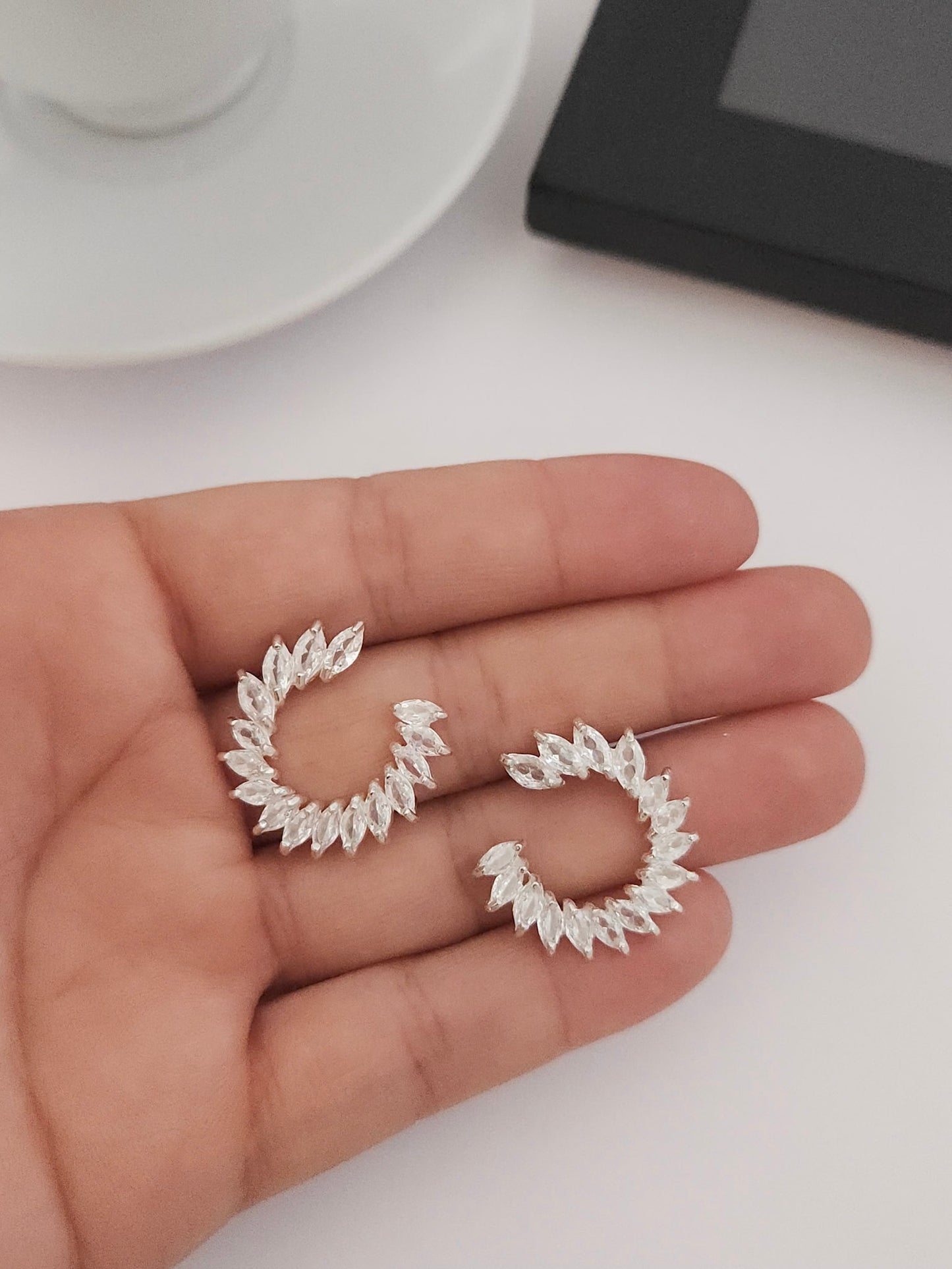 BRINCO MEIA LUA CRISTAL