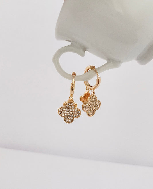 BRINCO TRAQUETA TREVO BRILHANTE