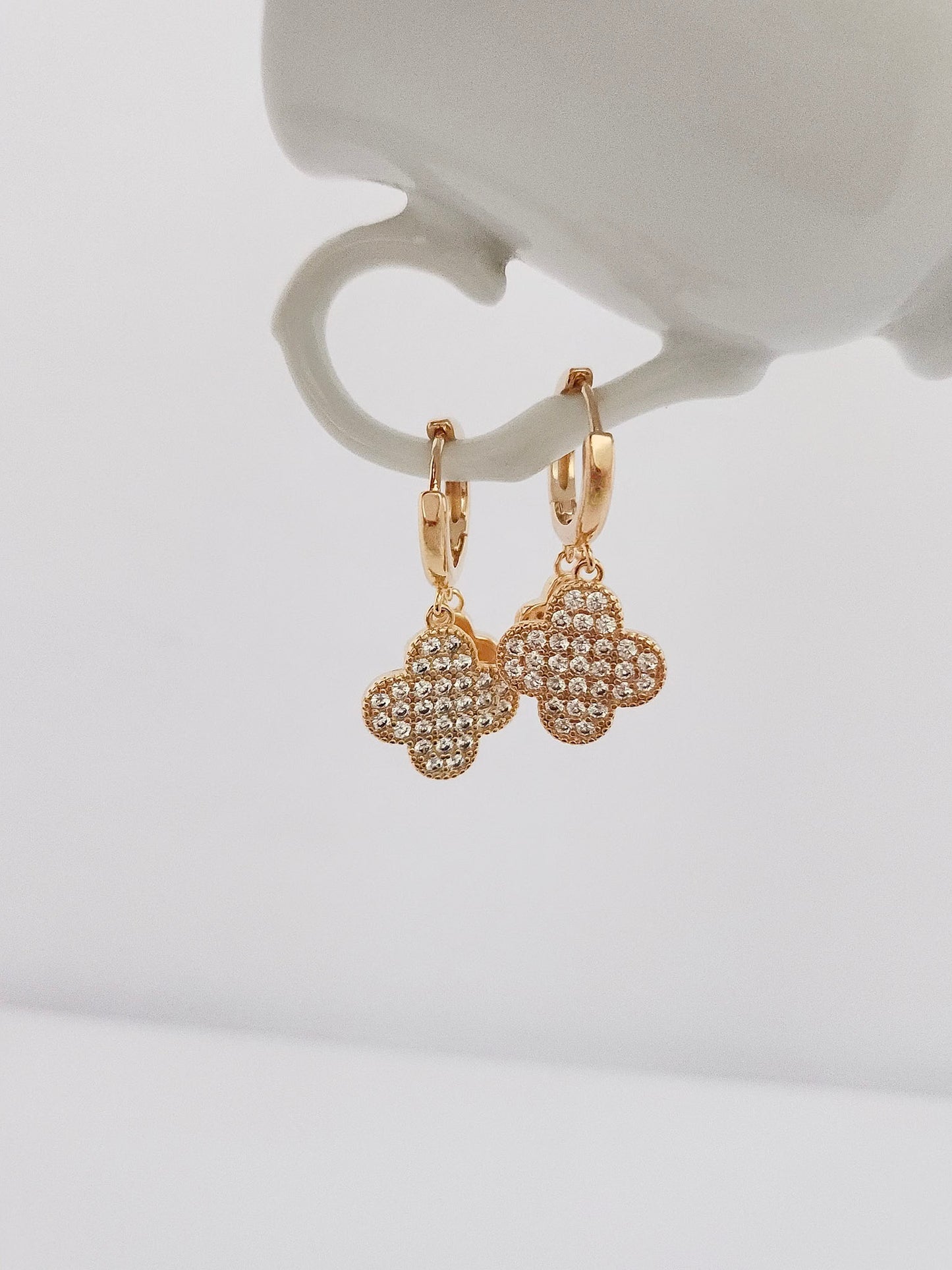 BRINCO TRAQUETA TREVO BRILHANTE