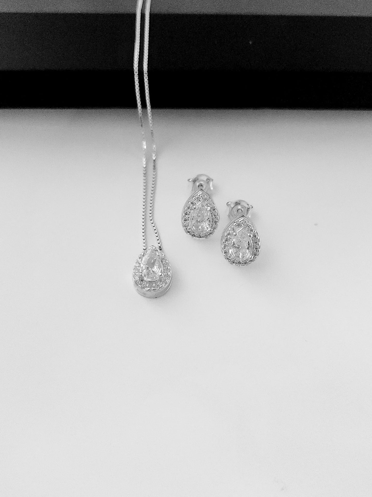 CONJUNTO GOTA DE PRATA