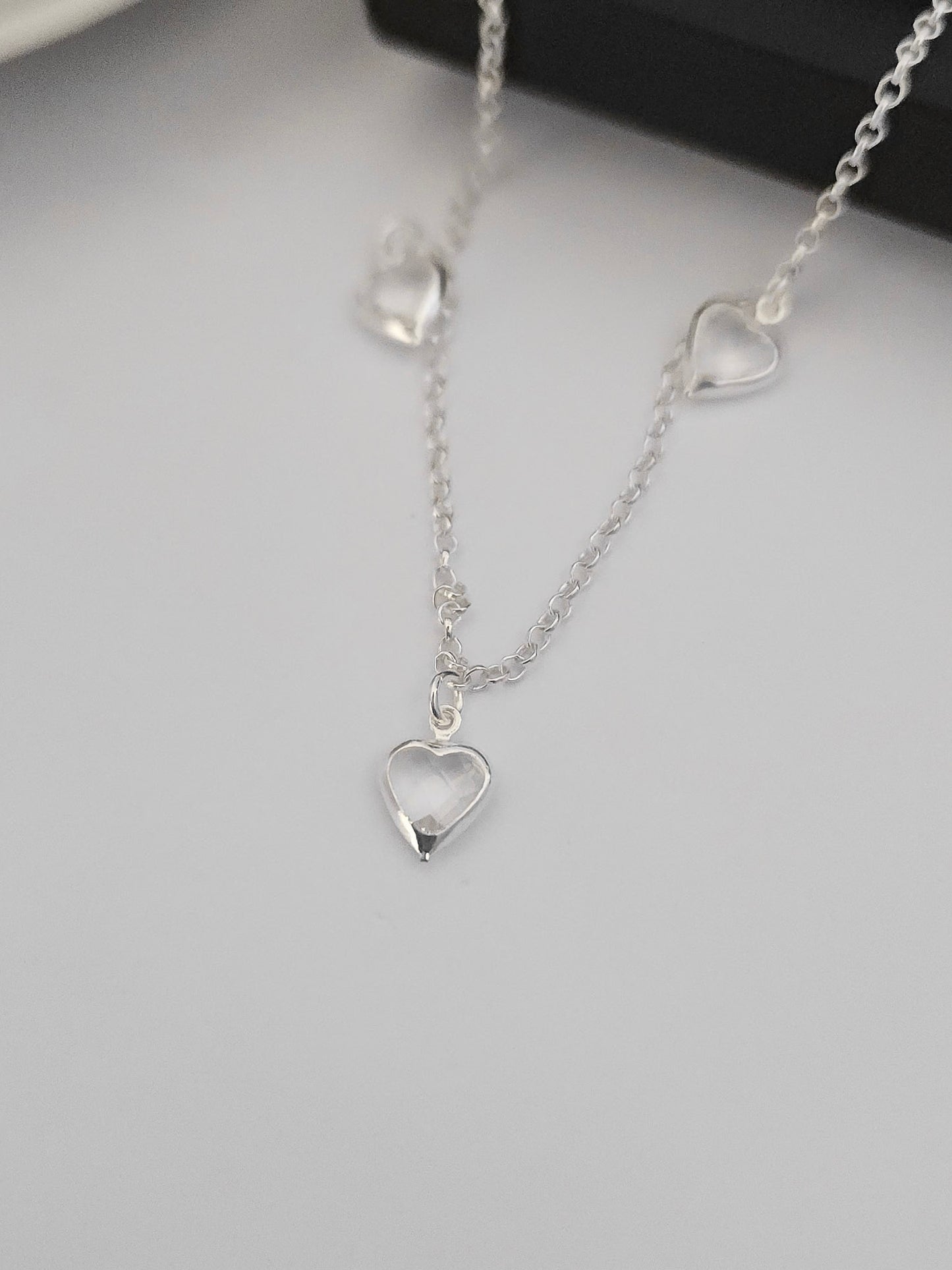 PULSEIRA PINGENTES DE CORAÇÕES