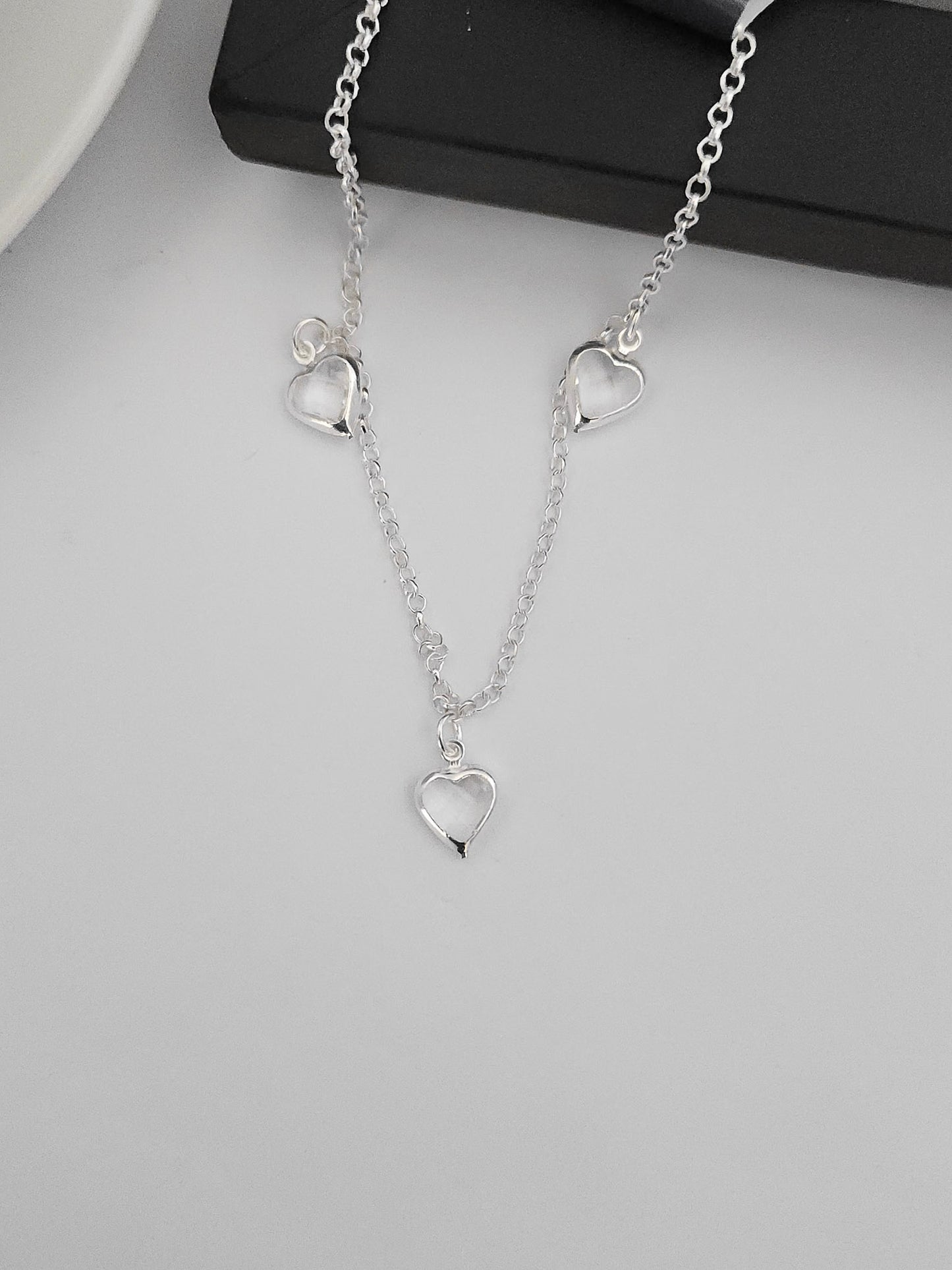 PULSEIRA PINGENTES DE CORAÇÕES