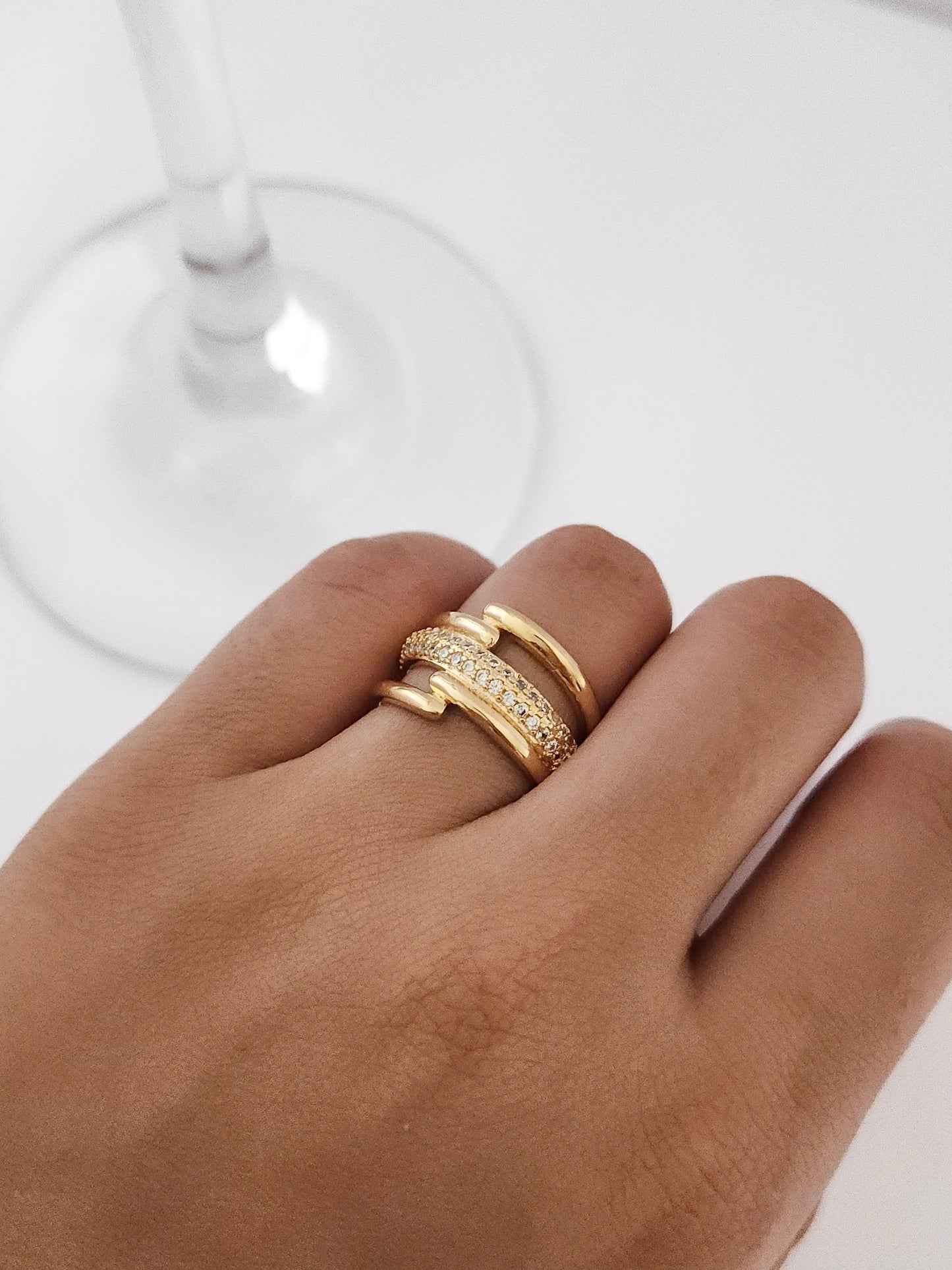 ANEL TORCIDO RETO COM MICROZIRCÔNIA