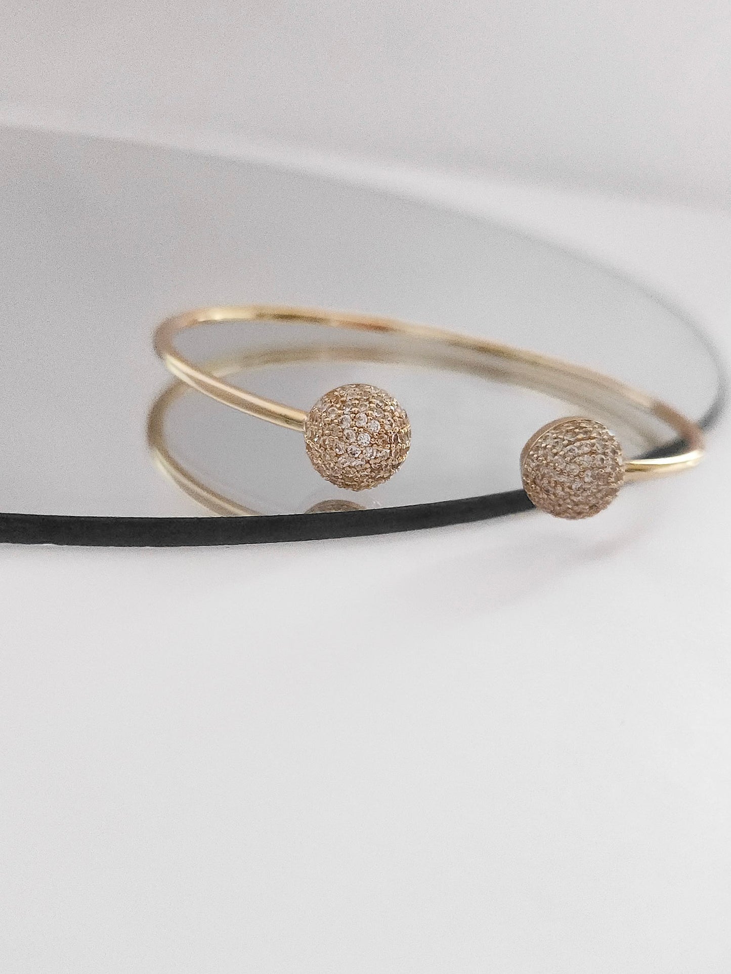 BRACELETE MEIA ESFERA CRAVEJADO